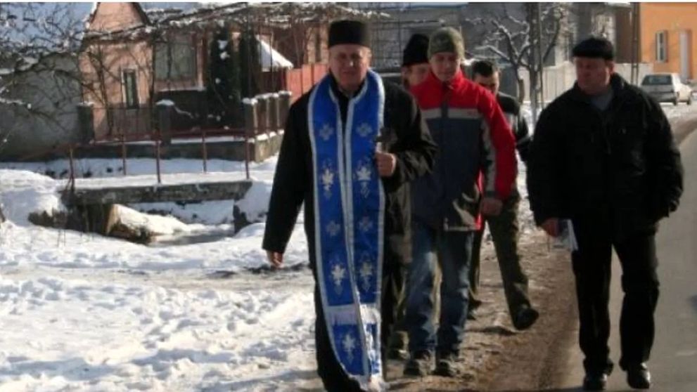 Care este data la care preoții încep să meargă cu icoana de Crăciun. Ce reprezintă acest obicei
