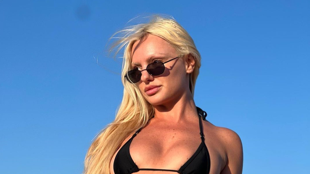 Alexandra Stan a aprins din nou imaginația fanilor. Cântăreața a apărut într-un costum de baie minuscul: 