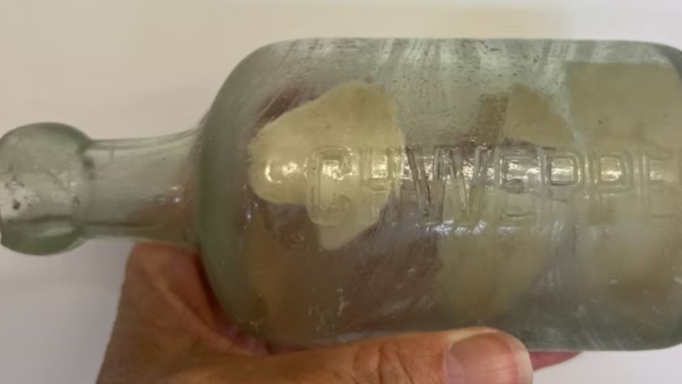 Ce scria în biletul scris cu 109 ani în urmă, descoperit într-o sticlă adusă de valuri pe o plajă din Australia