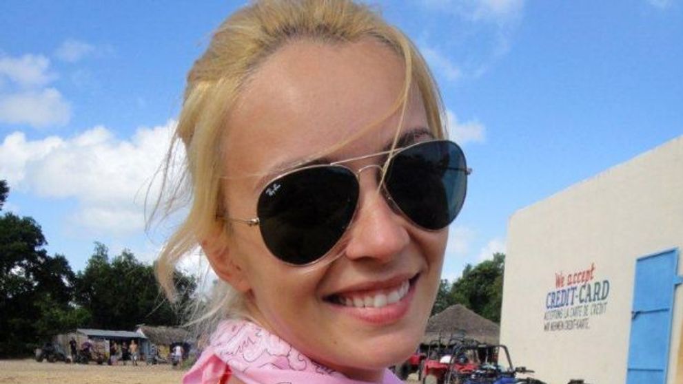 Diana Dumitrescu a mancat carne de crocodil in Republica Dominicana. <span style=