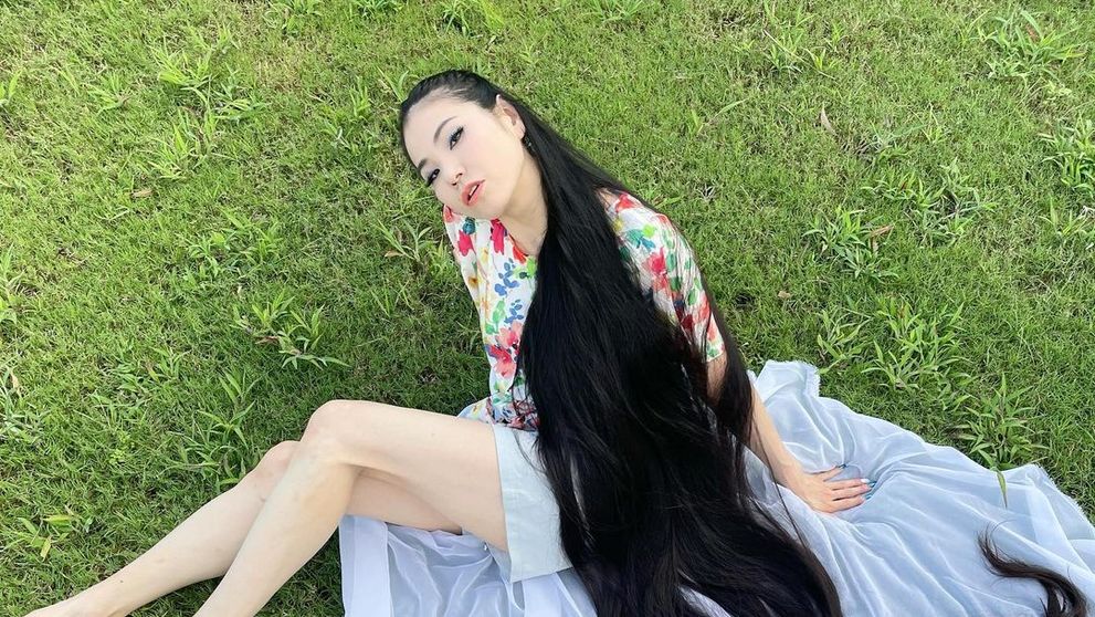 Tânăra cu cel mai lung păr din Japonia s-a tuns la chelie. Motivul neprevăzut pentru care a luat această decizie