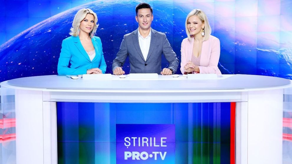 Cosmin Stan prezintă Știrile PRO TV alături de Lavinia Petrea și Andreea Marinescu, în fiecare sâmbătă și duminică