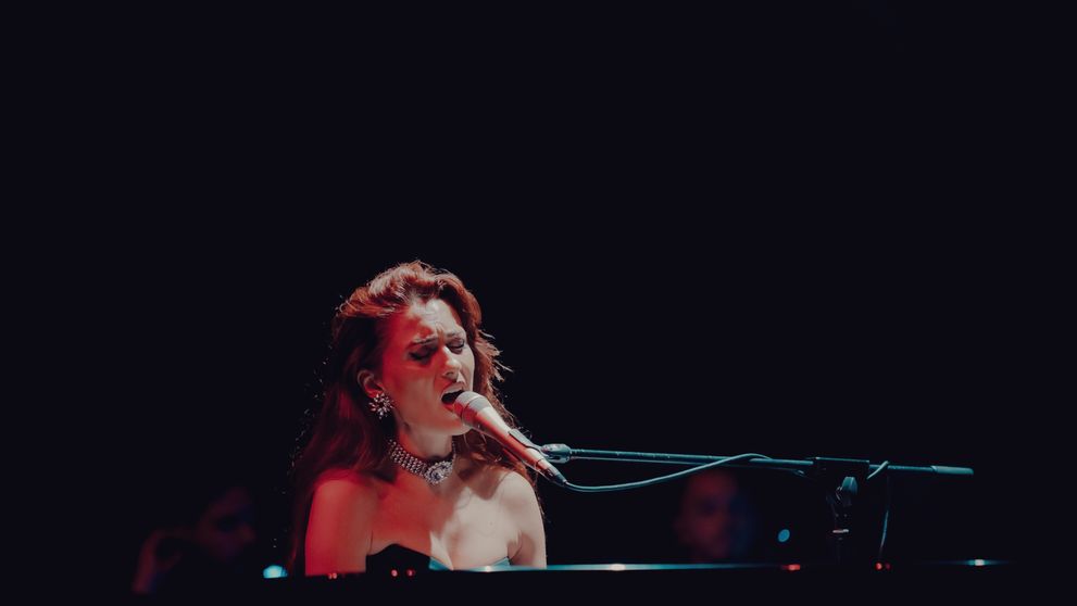 Leyah prezintă „Unplugged Stories”, un eveniment cu muzică cinematic pop și conversații despre (de)conectare și prezență