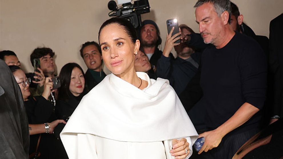 Meghan Markle, din nou în lumina reflectoarelor! Soția prințului Harry, apariție surpriză la Paris Fashion Week într-o ținută atipică