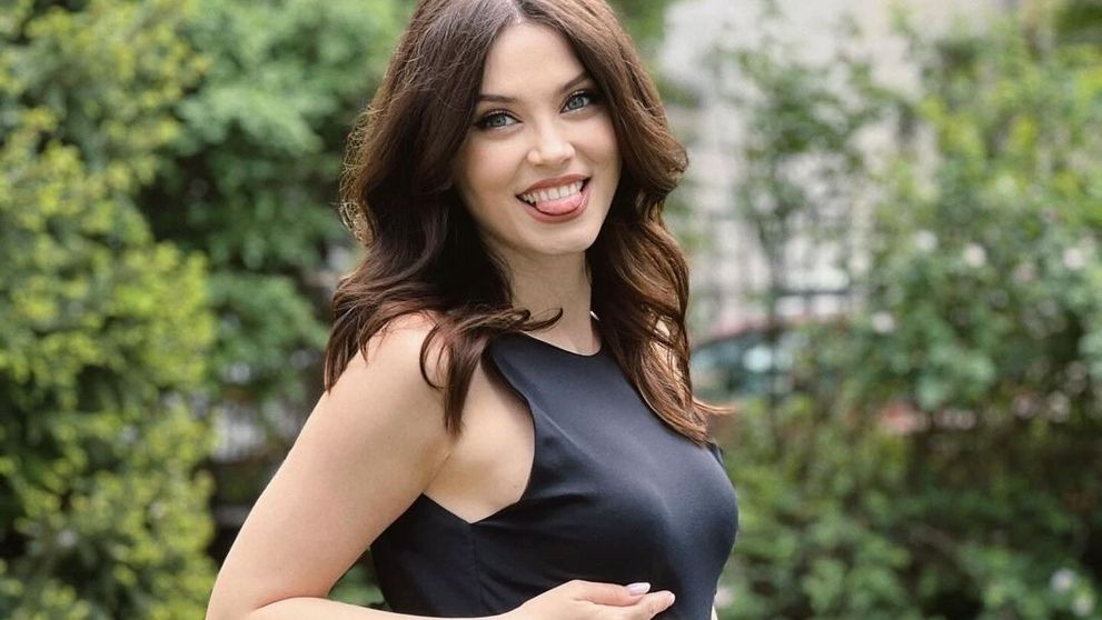 Anca Dumitra este însărcinată. Imaginile cu burtica i-au topit pe fani: “Strălucești! Cât ești de frumoasă!”