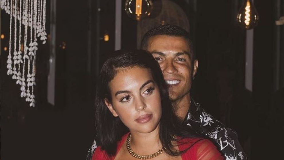 Georgina Rodriguez, ședință foto incendiară! Cum a pozat iubita lui Ronaldo pentru coperta unei reviste din Italia