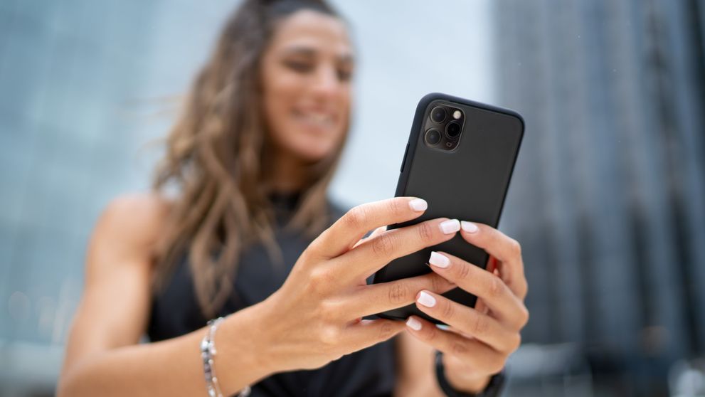 Posesorii de iPhone pot primi înapoi 500 de lei de la Apple, dacă și-au cumpărat telefoane în anii 2024 și 2025. Cine este eligibil pentru despăgubiri și ce trebuie să facă