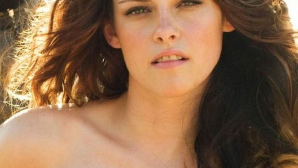 Kristen Stewart si-a uimit fanii si a pozat NUD. Imaginile care au aparut pe internet cu frumoasa actrita
