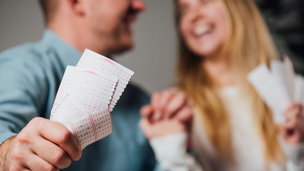 Un bărbat care a câștigat la Loto 22 milioane $, decizie șocantă! Ce a făcut cu banii și de ce nu le-a spus nimic copiilor!