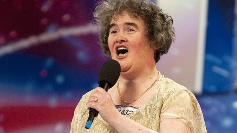 O mai știi? În 2009 cucerea lumea la Britain’s Got Talent și era considerată „comoară națională”! Acum are 65 de ani și și-a schimbat complet look-ul! Cum arată astăzi Susan Boyle