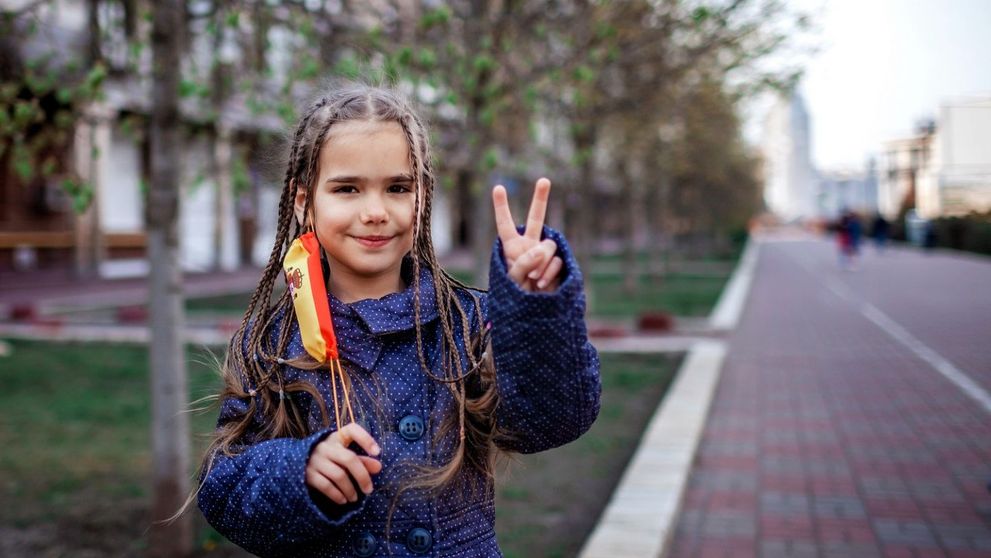 În sfârșit, liberi! Fericirea copiilor spanioli după ce li s-a permis să iasă din case după 6 săptămâni