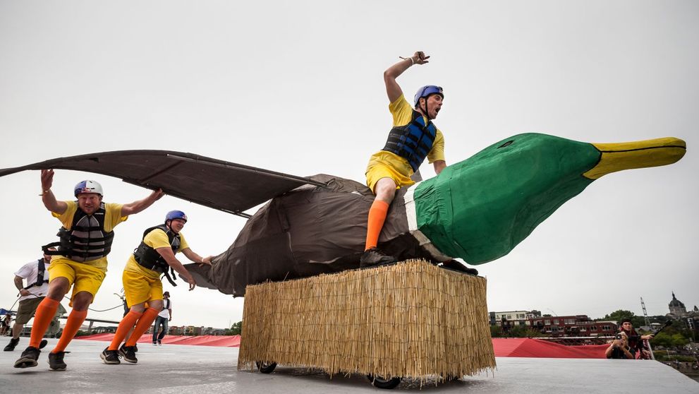 5 motive să participi la Red Bull Flugtag