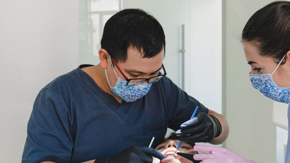 (P) Ce să nu mănânci dacă porți un aparat dentar