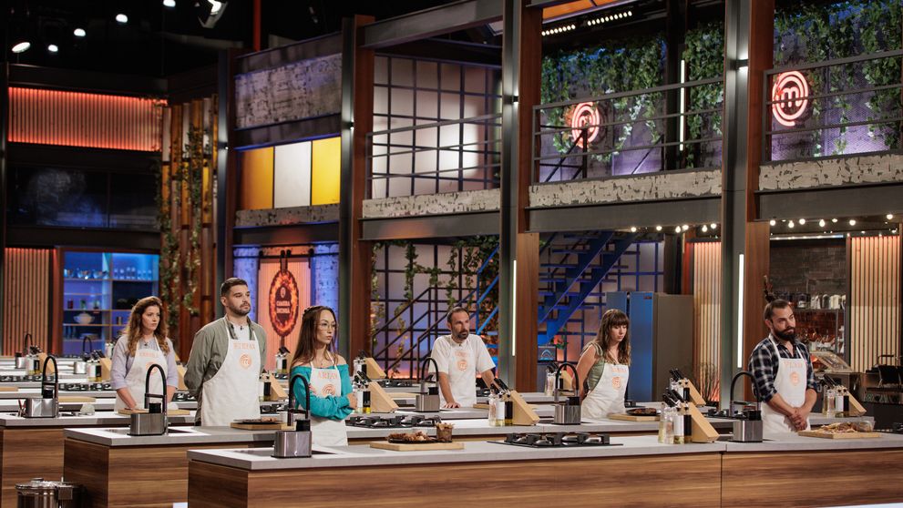 Decizie fără precedent în bucătăria MasterChef! Cei trei Chefi au trimis toți concurenții rămași în competiție la testul sub presiune! Ce vor găti de data aceasta