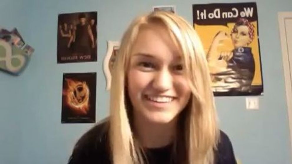 O blonda frumusica si un talent neobisnuit: Doar 1 din 10 milioane de oameni pot face asta: VIDEO