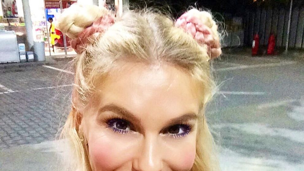 Corina, aproape dezbracata la Media Music Awards. Tinuta a la Lady Gaga nu a mai lasat nimic imaginatiei