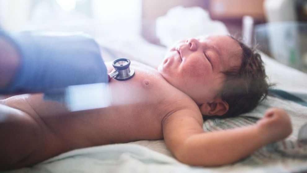 Un nou-nascut si-a surprins mama inca din primele secunde de viata. De ce a devenit acest bebelus vedeta internetului