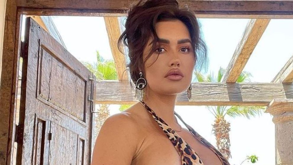 Cassandra Sienega, o nouă apariție fierbinte. Modelul cu cei mai mici bikini din lume a atras, din nou, toate privirile