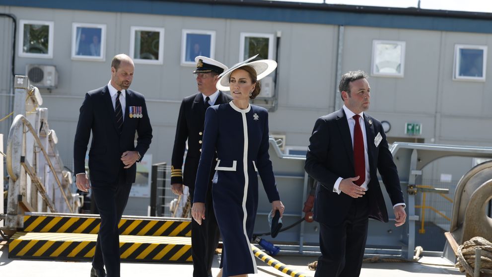 Avionul cu care călătorește Kate Middleton costă cât un castel și are tot ce îți poți imagina: bucătărie complet echipată și sală de conferințe. Prețul pe oră e unul colosal