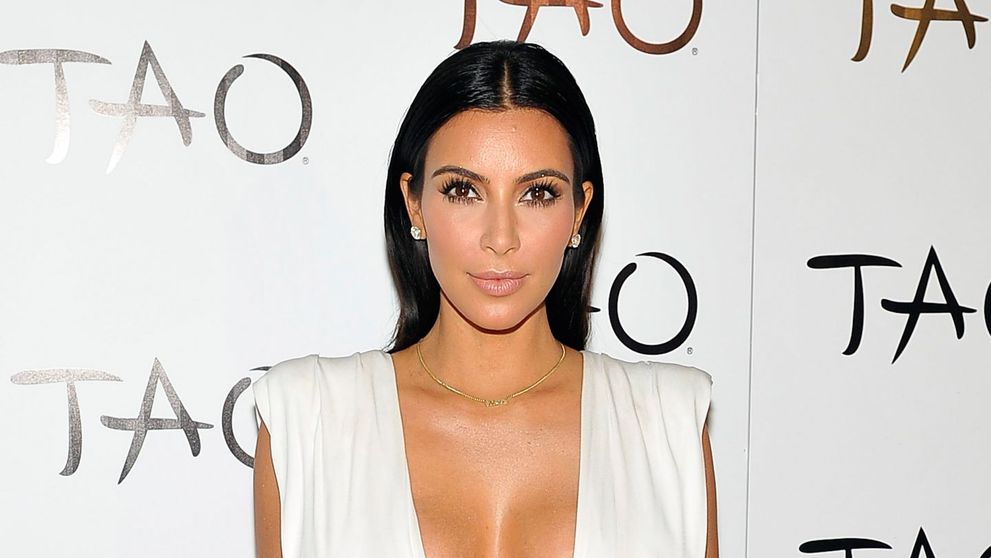 Eroare de alimentatie sau de Photoshop? Talia lui Kim Kardashian nu a fost niciodata mai subtire! Cum arata acum