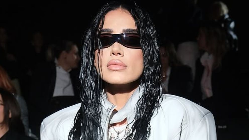 Adelina Pestrițu s-a întrecut pe sine! Ținuta transparentă cu care a întors toate privirile la Mercedes-Benz Bucharest Fashion Week 2025. Doar jacheta costă o avere