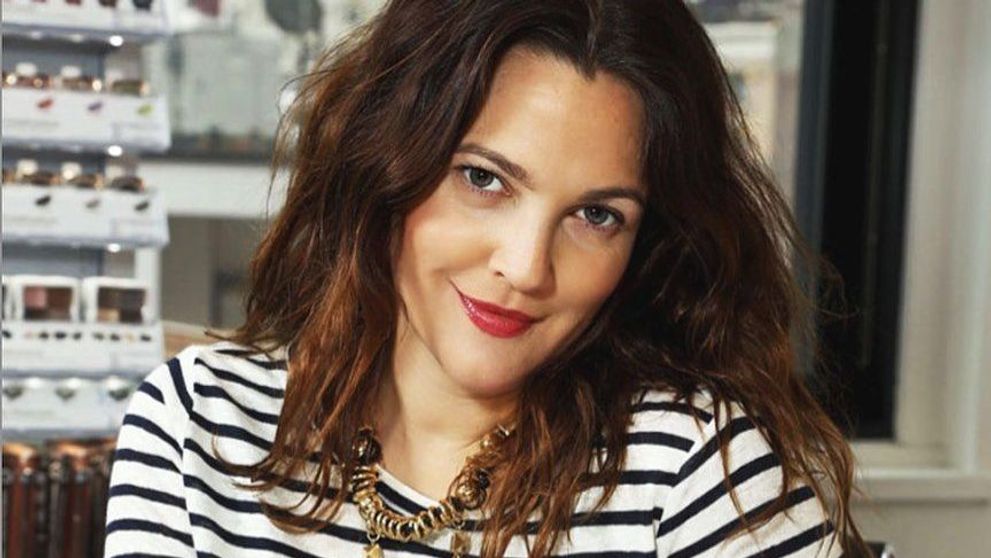 Drew Barrymore le-a arătat fanilor ce dezordine este la ea în casă. Filmulețul a adunat milioane de vizualizări