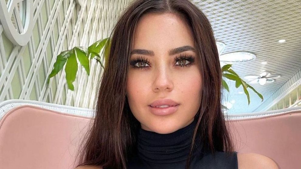 Și-a luat un costum de baie mult prea mic pentru formele voluptuoase. Cum s-a fotografiat Marisol Yotta