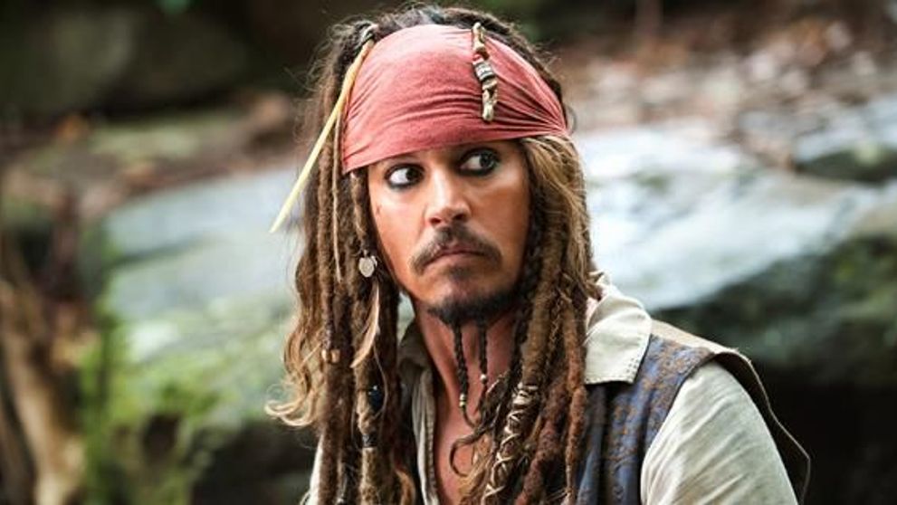 Motivul pentru care Johnny Depp poarta intotdeauna cu el costumul capitanului Jack Sparrow. A castigat respectul tuturor cu aceasta dezvaluire