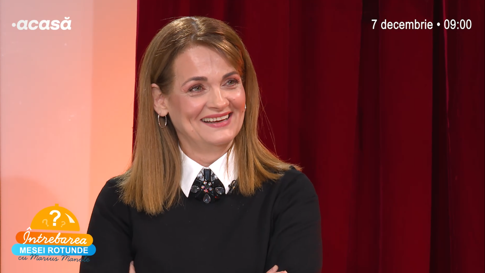 Elvira Deatcu la Întrebarea Mesei Rotunde: ”Eu mă țin cât pot să nu-mi pierd lumina și umorul. Am rate, am copii, am întrebări existențiale”
