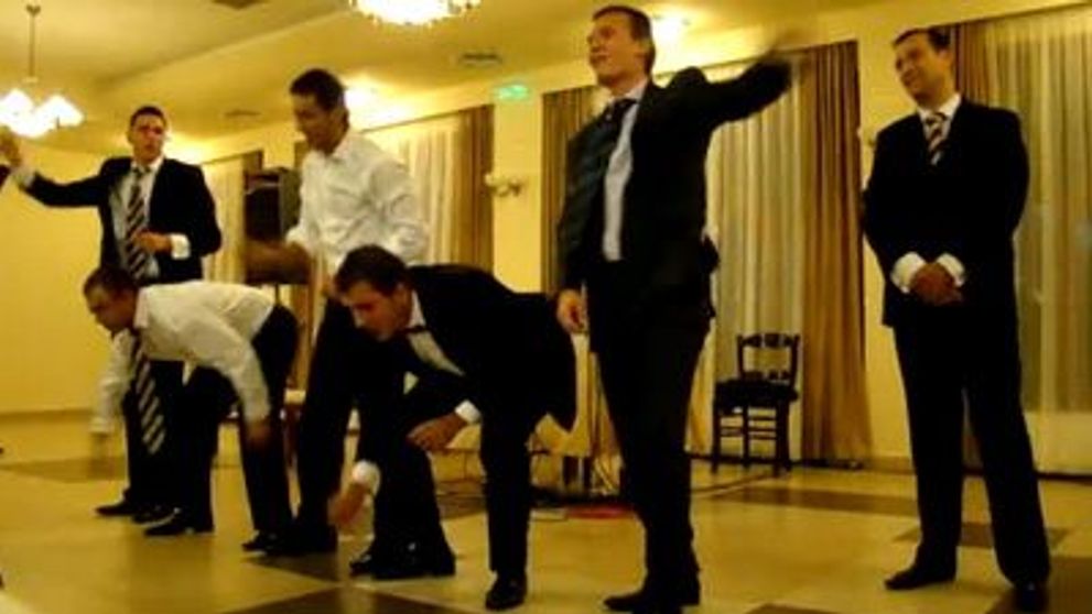 Urmeaza sa te insori? Uite ce te asteapta. Asculta imnul mirelui