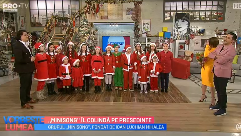 VIDEO Minisong îl colindă pe președinte