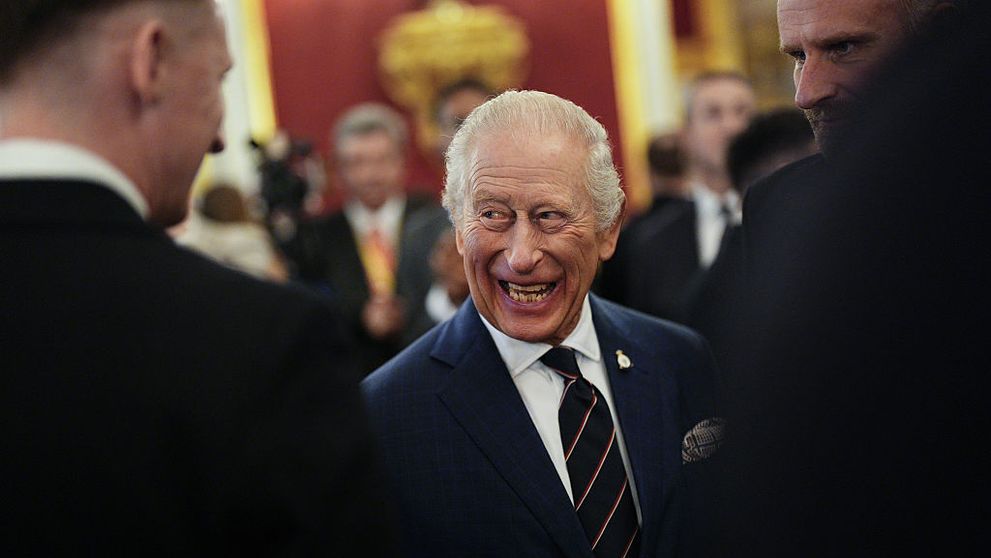 Teoria conspirației care a stârnit revoltă în Marea Britanie despre vaccinurile care ar putea avea legătură cu boala Regelui Charles. Dezvăluiri făcute de un medic controversat