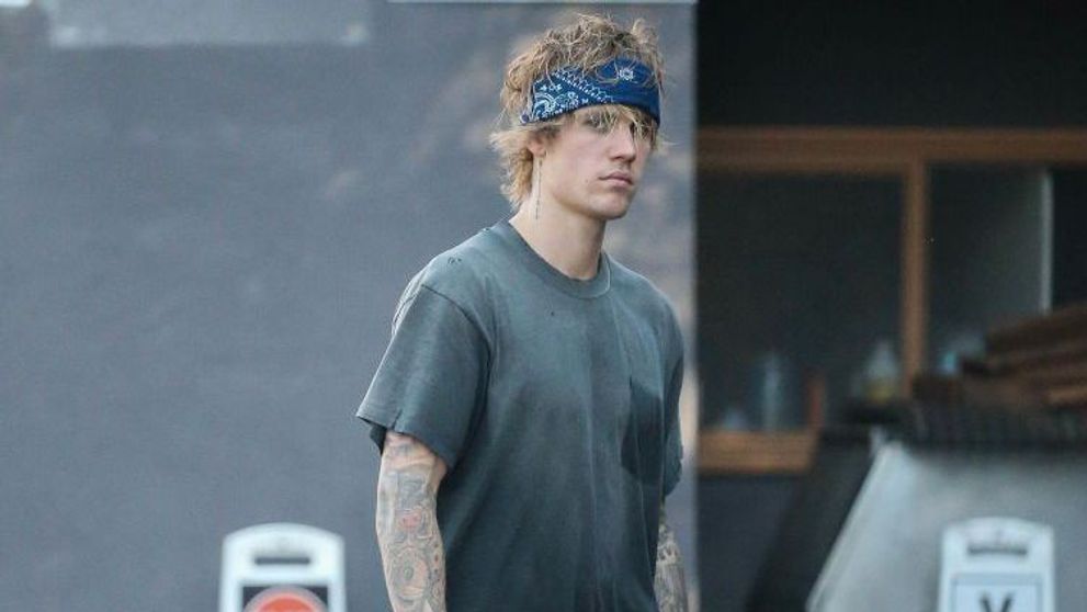 Fanii lui Justin Bieber sunt revoltati dupa ultima aparitie a artistului. Principalul motiv care i-a nemultumit pe fani
