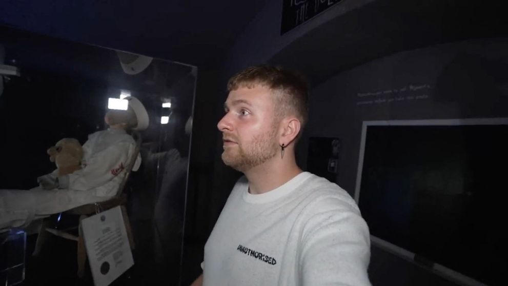 Ce i s-a întâmplat unui vânător de fantome după ce a vizitat ”cea mai bântuită păpușă din lume”. ”Sunt blestemat”