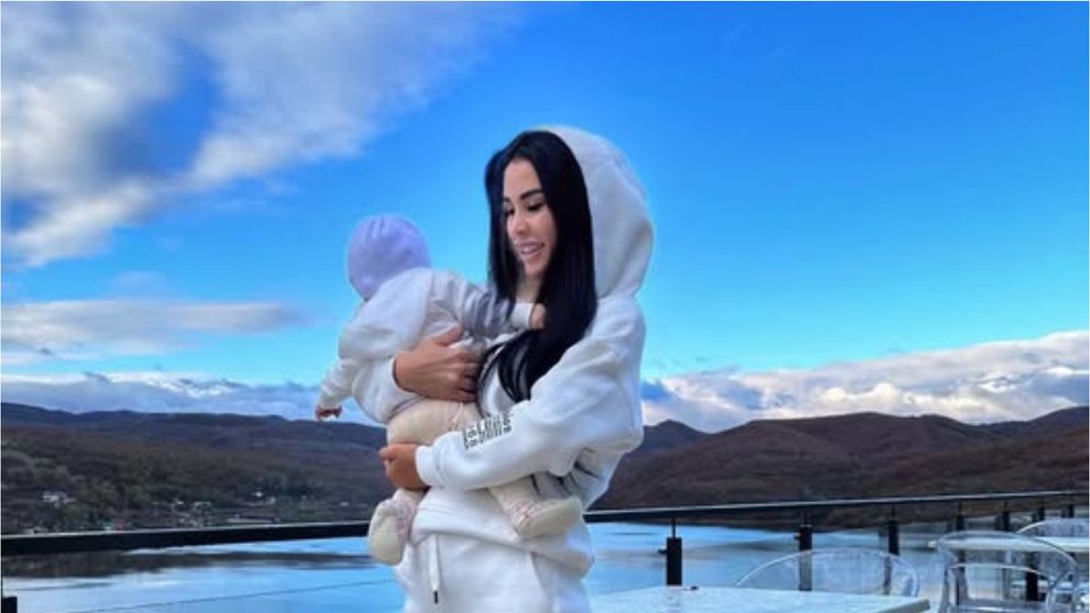 Ce mare a crescut fiica Danielei Crudu! Daiana a împlinit 2 ani. Fosta asistentă TV a publicat o fotografie rară cu micuța
