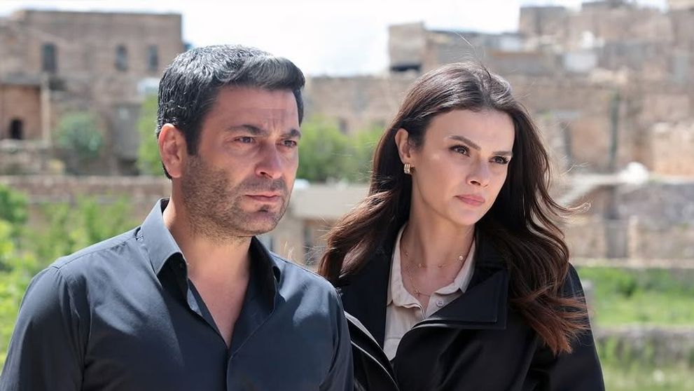 Unul dintre cei mai buni actori turci se alătură distribuției serialului „La  marginea lumii”. A fost prima iubire a Alyei Albora | PRO TV