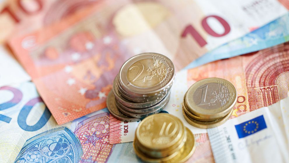 Cum a reușit o româncă să obțină 120.000 de euro după ce mama ei s-a căsătorit cu un italian de 70 de ani