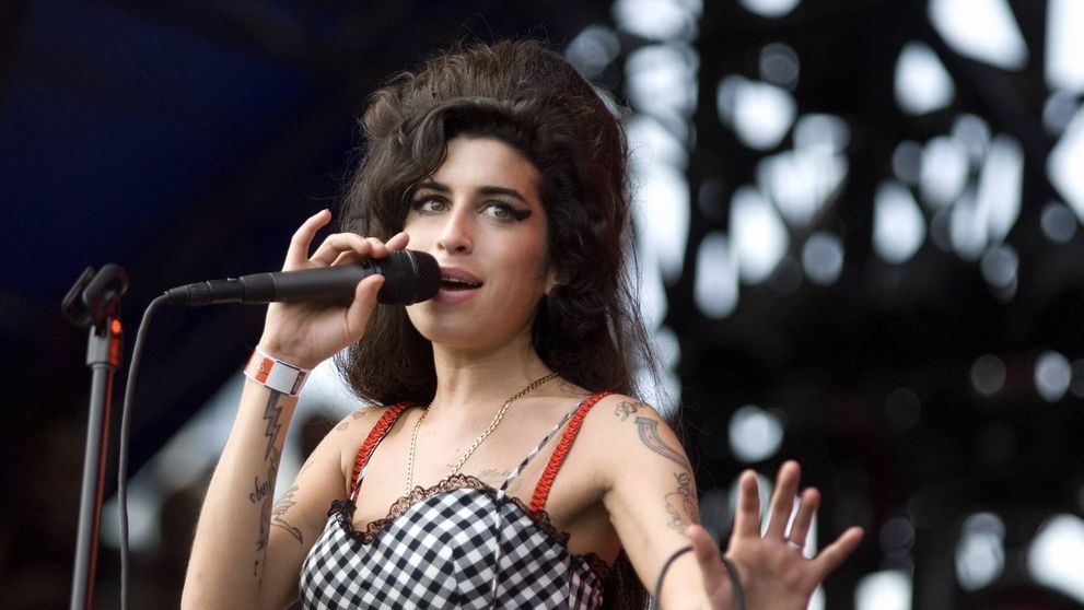 Amy Winehouse, turneu muzical mondial la opt ani de la moarte