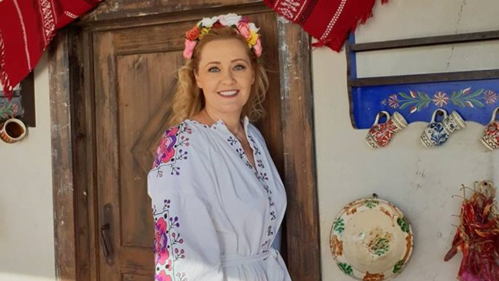 Elena Lasconi despre primul ei job, la un radio din Hațeg: „Urcam în fiecare zi un deal prin pădure ca să ajung într-o baracă de unde emiteam”