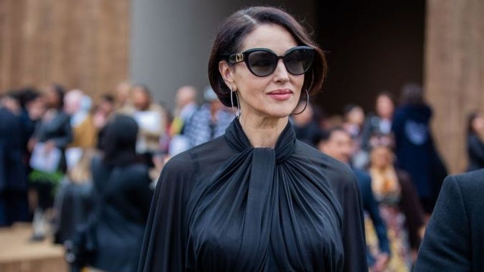 Cum arată o divă adevărată. Monica Bellucci, spectaculoasă la Săptămână Modei de la Milano