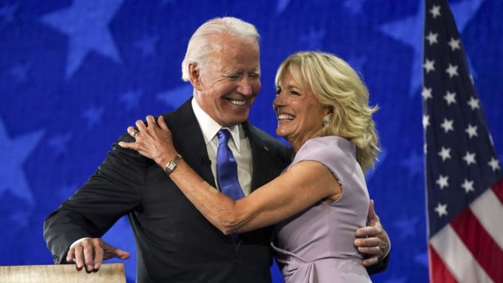 Câinele lui Joe Biden intră în istorie. Este primul cățel vagabond care ajunge la Casa Albă