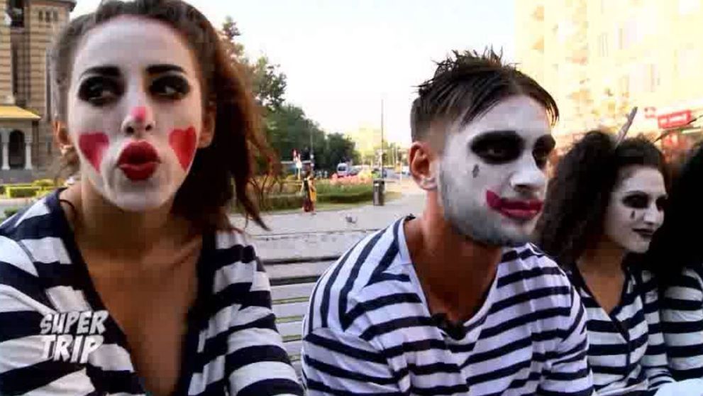 Dorian Popa si Ruby s-a costumat in mimi si au sustinut reprezentatii in plina strada. Nimeni nu i-a recunoscut