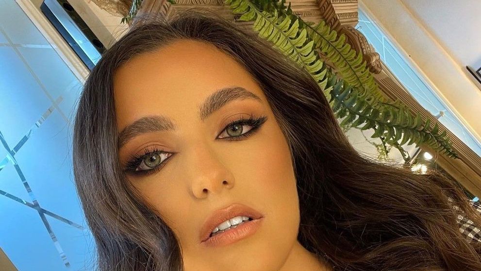 Alexia Eram, superbă într-un costum de baie alb. Cum s-a fotografiat în vacanța din Mykonos