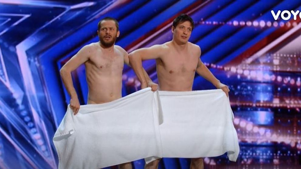 Au apărut goi pușcă pe scena America's Got Talent! Les Beaux Freres, un moment care a stârnit hohote de râs 