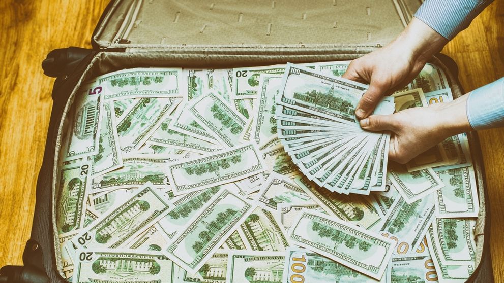 Ce a făcut un bărbat care a găsit pe stradă o geantă cu 3,2 milioane de forinți. Gestul lui a impresionat o țară întreagă