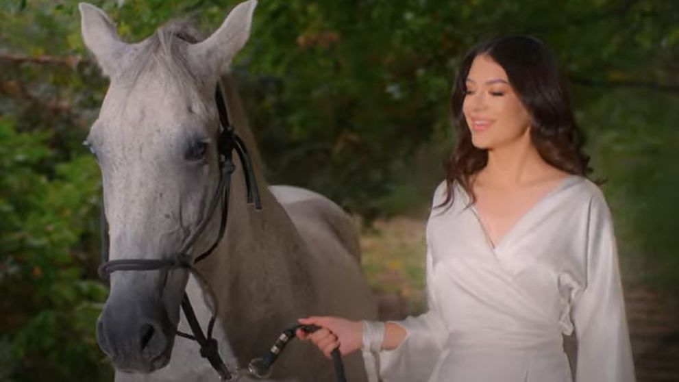 De ziua ei, Cleopatra Stratan a lansat piesa „În dreapta mea”. Cum sărbătorește artista la 20 de ani