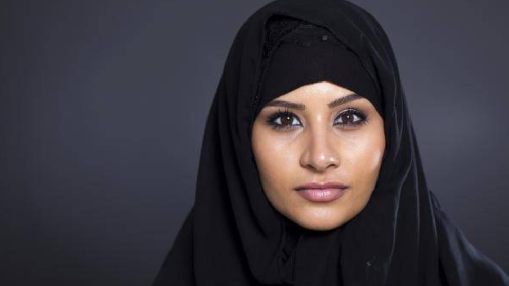 Un angajat al unui lant de fast food renumit a refuzat sa serveasca o femeie care purta un hijab pe cap