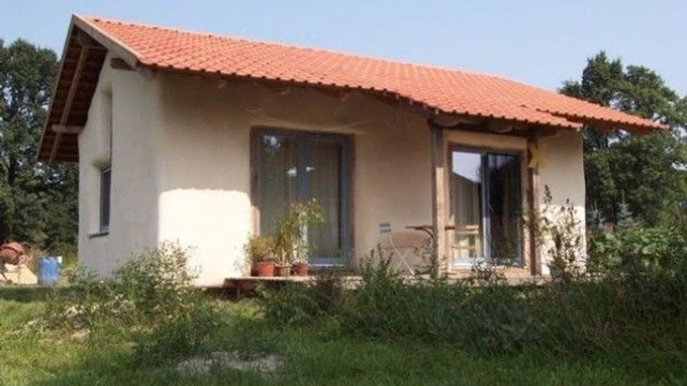 Un arhitect din Brasov construieste case de 1.000 euro. Cum arata locuintele din paie, extrem de populare in Norvegia