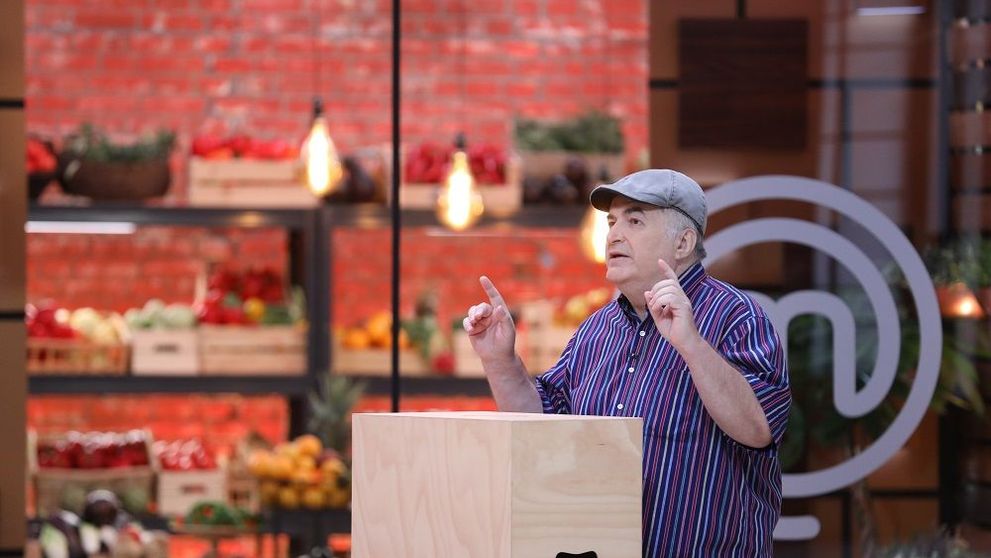 Florin Călinescu intră  în bucătăria MasterChef și îi provoacă pe concurenți să gătească preparatul lui preferat