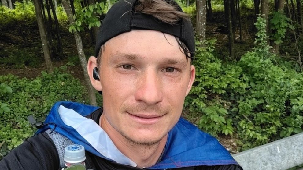 Ultramaratonistul Adrian Șovea, lovit cu mașina de o șoferiță în Mehedinți. Sportivul a ajuns de urgență la spital. Primele informații